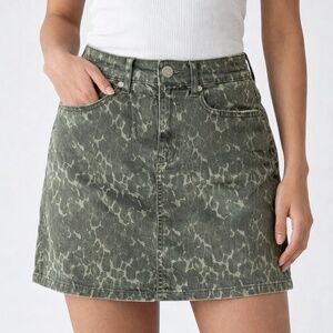 American Eagle Green Cheetah Print High Rise Mini Skirt | Size 2